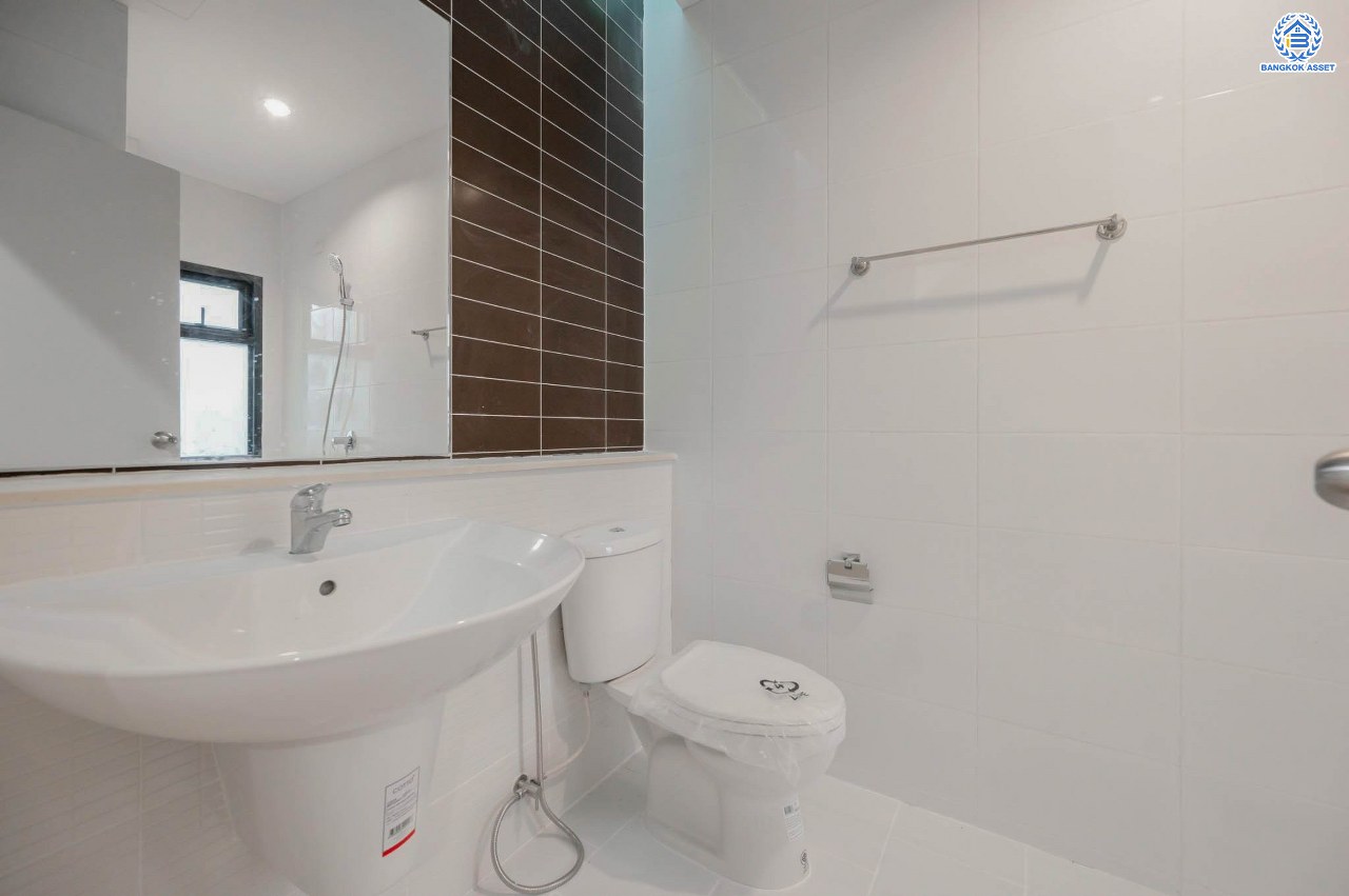 บ้านมือสองตกแต่งใหม่ โครงการ ซิกเนเจอร์ เพชรเกษม69 เนื้อที่ 17.6 ตร.ว. ฟังก์ชัน 3 ห้องนอน 3 ห้องน้ำ จอดรถได้ 1 คัน บ้านสภาพสวย บนทำเลเดินทางสะดวก เชื่อมต่อถนนเพชรเกษม, ถนนกาญจนาภิเษก, ถนนพุทธมณฑลสาย 2 และ 3 ใกล้รถไฟฟ้าสายสีน้ำเงิน "สถานีหลักสอง" ในราคาสุดคุ้ม!...